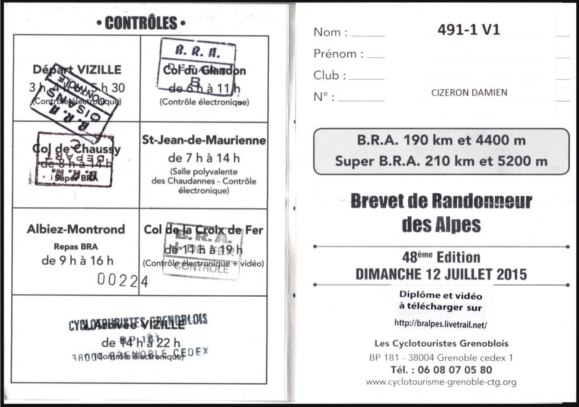 Vizille que j'ai quitté 11h et 56 minutes plus tôt ! Me voilà titulaire du Brevet des Randonneurs des Alpes dans sa version 2015 un peu spécifique. Alors bien sûr il n'y avait pas le Galibier ou l'Alpes d'Huez mais les organisateurs ont su nous concocter un plan B qui n'avait rien d'un parcours de secours. J'ai vécu une super journée, ajouté 2 nouveaux cols à ma liste et surtout réussi le défi longue distance que je m'étais fixé en début d'année, à savoir l'enchaînement de la Lyon-MtBlanc, l'Ardéchoise Vélo Marathon et enfin ce Super BRA 2015.
