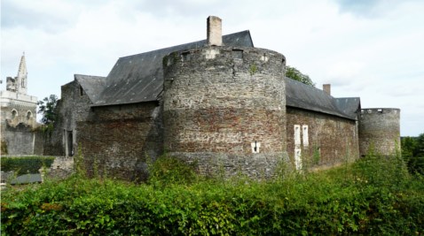 Le Château de Plessis-Macé n'était pas sur la route. Mais bon, quand on aime on ne compte pas ...