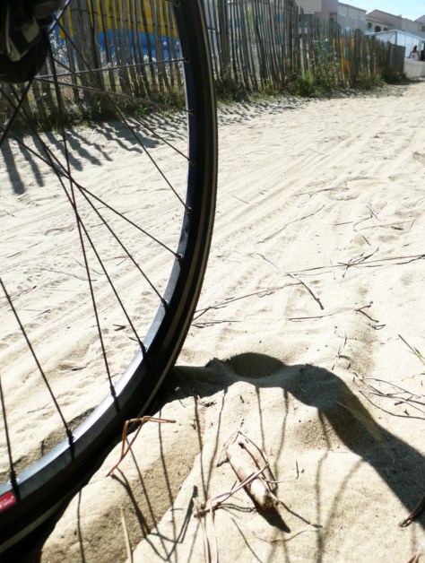 Les roues dans le sable, je profite de mes vacances !