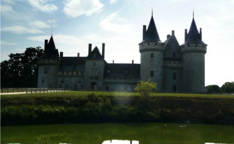 Le Château de Sully-sur-Loire, premier Château de la Loire.