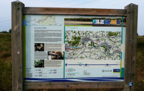 Sur ces longues lignes droites, la lecture des panneaux d'informations constituent la seule activité susceptible de rompre la monotonie.