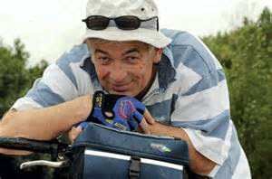 Pierre Chany, né le 16 décembre 1922 à Langeac (Haute-Loire) et mort le 18 juin 1996 à Paris. Journaliste sportif spécialisé dans le cyclisme, i a couvert 49 Tours de France et fut longtemps l'une des meilleures plumes du quotidien sportif L'Équipe.