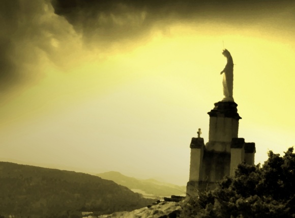 La Vierge de Saint Pierre-Eynac, haut-lieu de la dramaturgie.