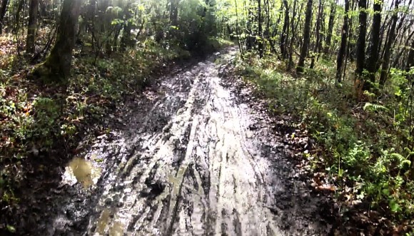 Les chemins, noyés dans la boue, semble tout faire pour vous arrêter.